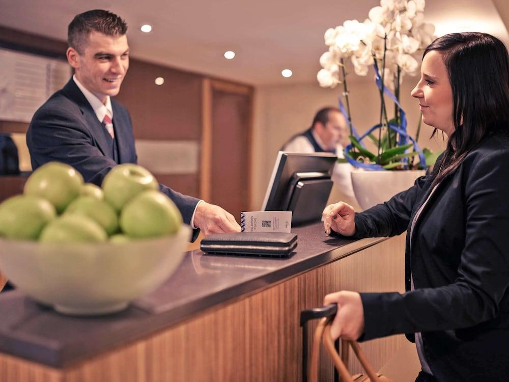Mercure Airport Hotel Berlin Tegel Екстер'єр фото