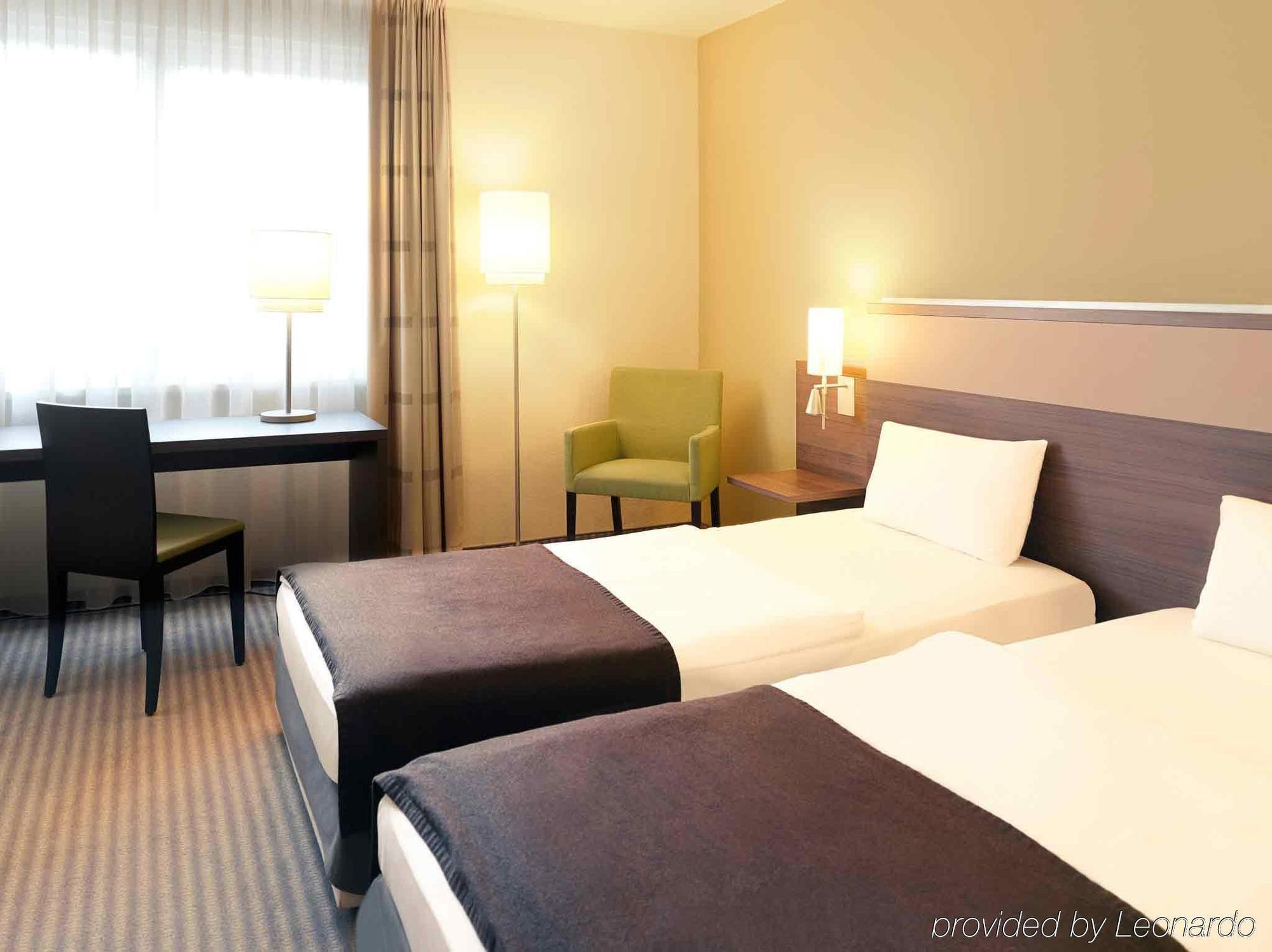 Mercure Airport Hotel Berlin Tegel Екстер'єр фото