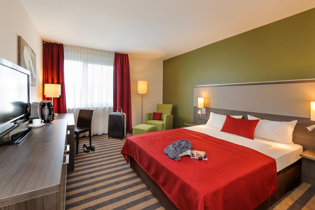 Mercure Airport Hotel Berlin Tegel Екстер'єр фото