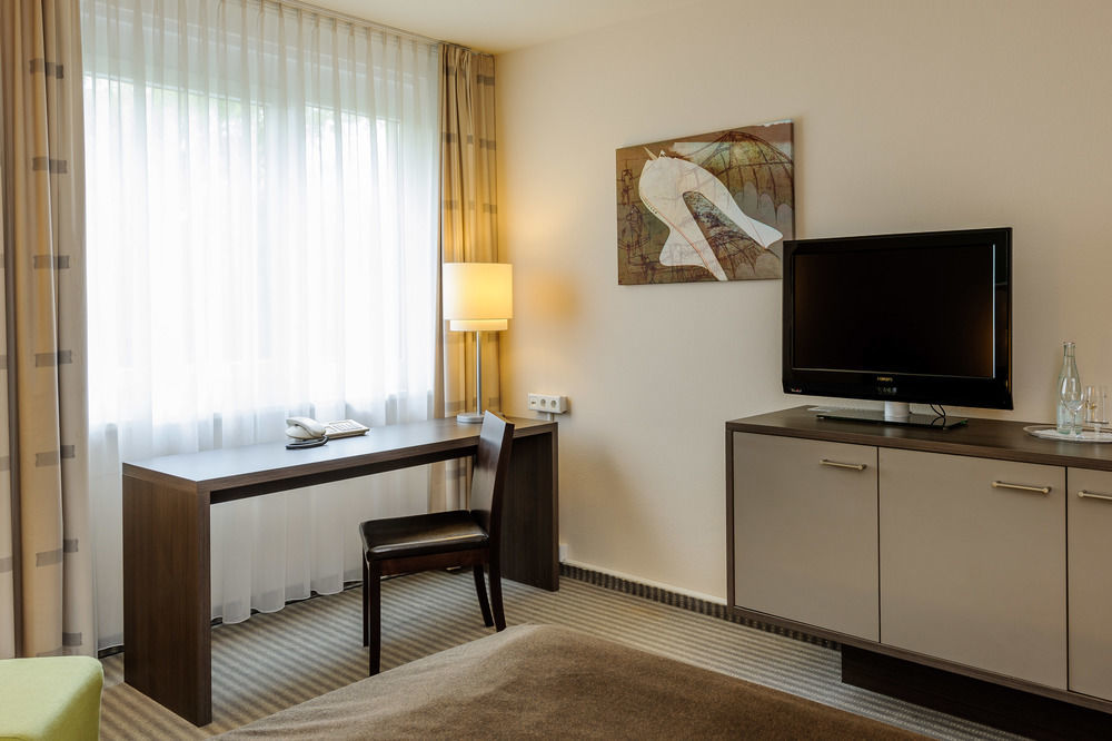 Mercure Airport Hotel Berlin Tegel Екстер'єр фото