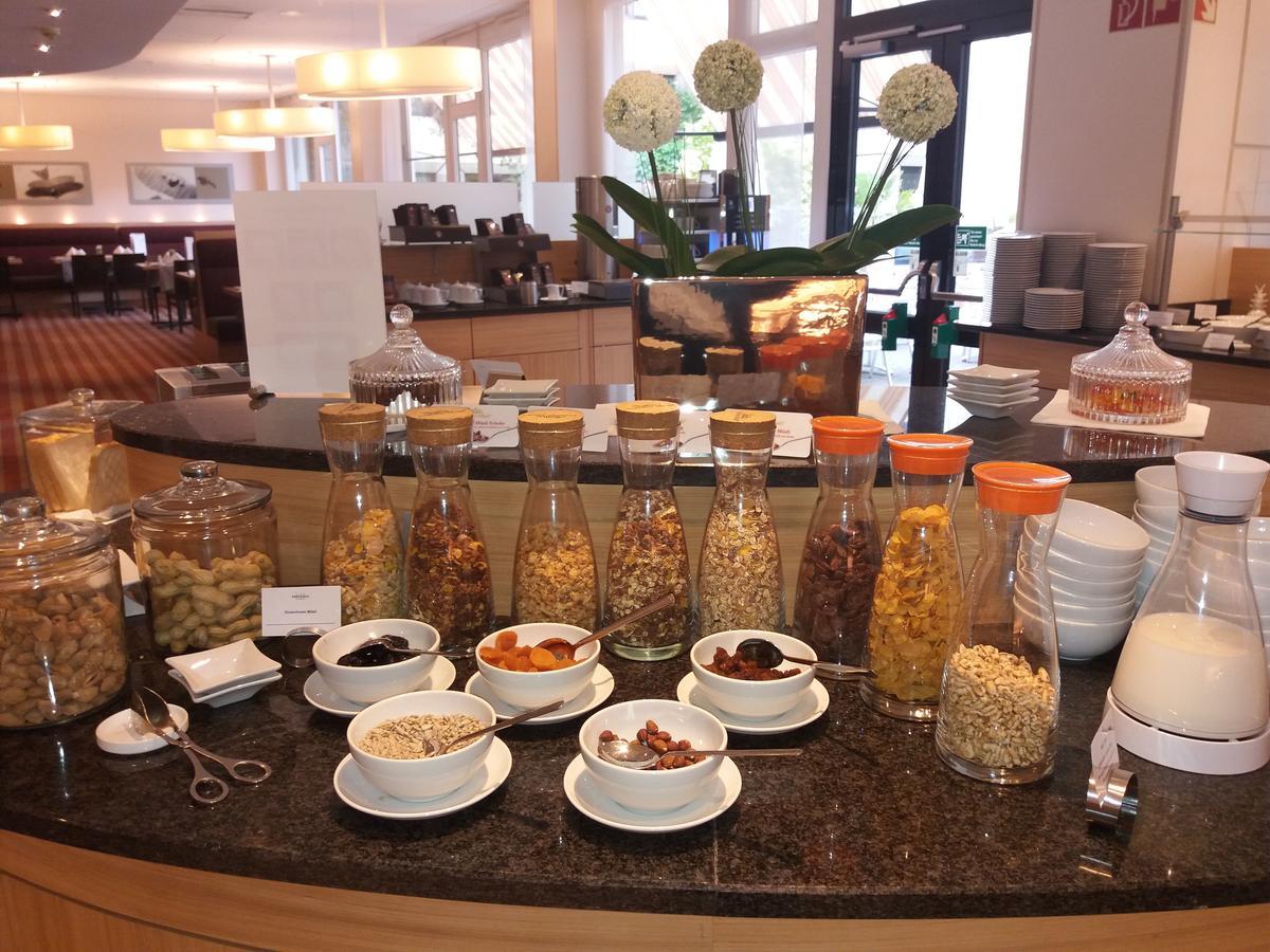 Mercure Airport Hotel Berlin Tegel Екстер'єр фото