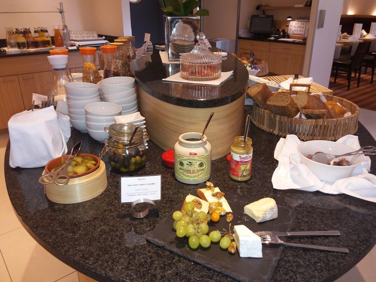 Mercure Airport Hotel Berlin Tegel Екстер'єр фото