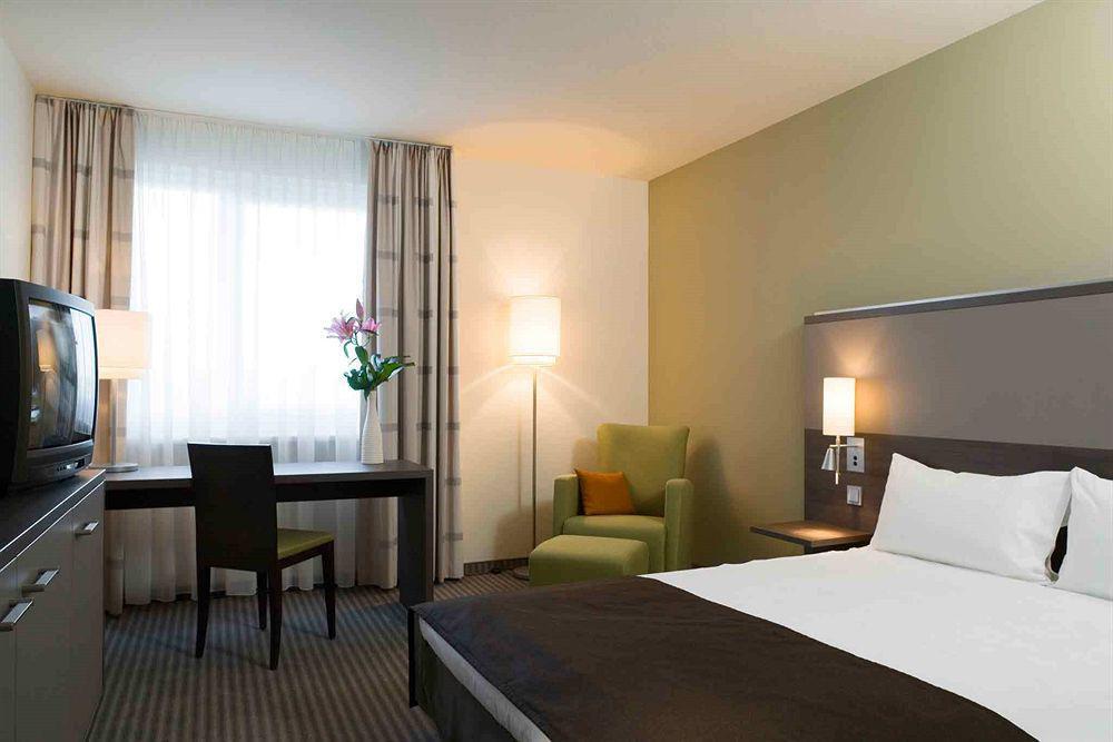 Mercure Airport Hotel Berlin Tegel Номер фото