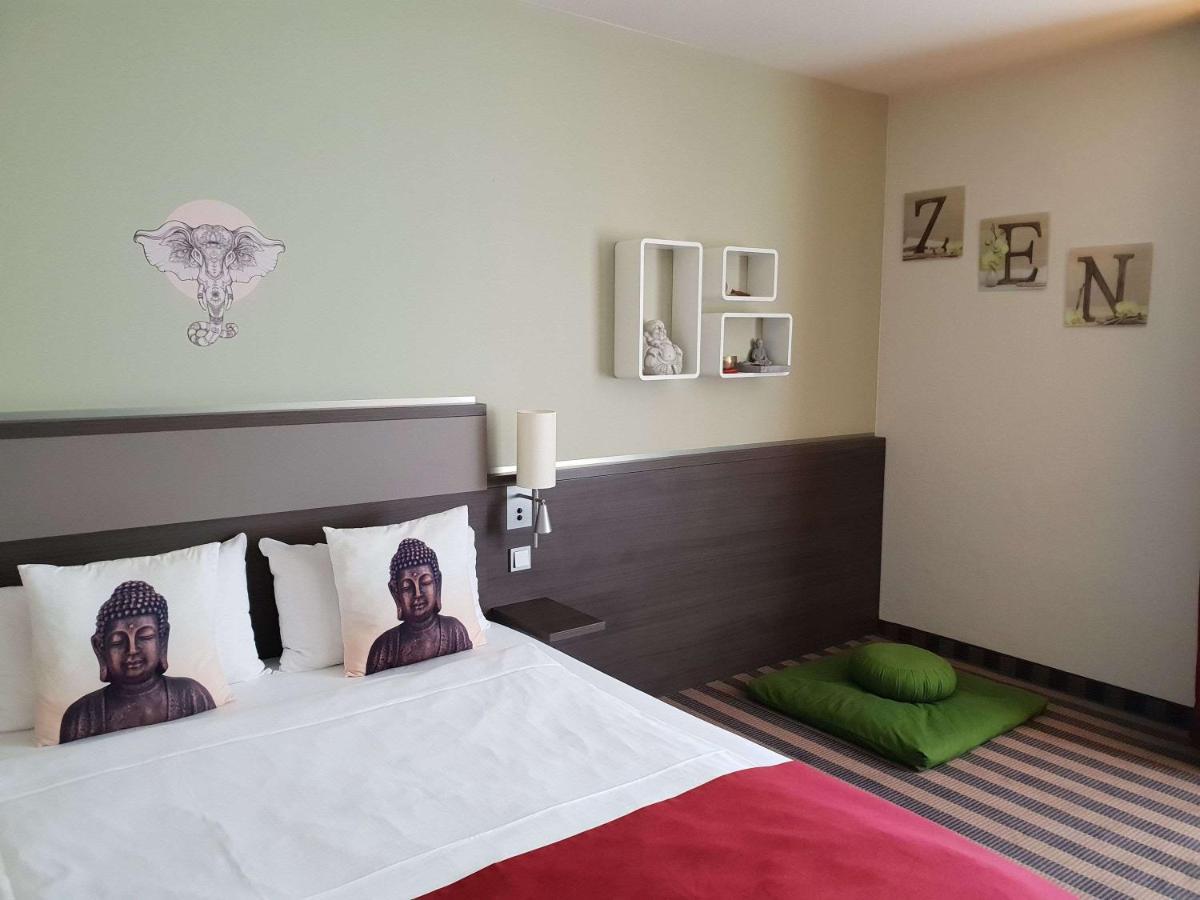 Mercure Airport Hotel Berlin Tegel Екстер'єр фото